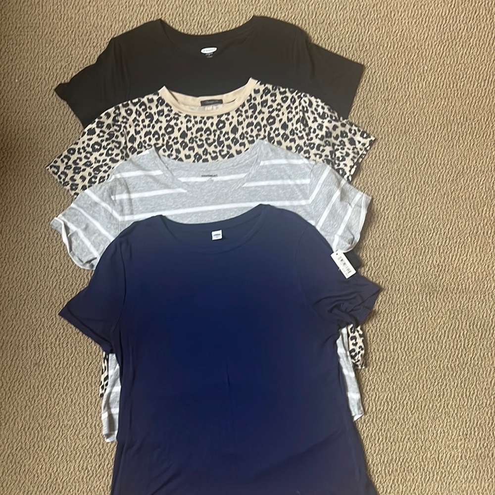 Bundle (4) tops size large. Various brands. Great condition!